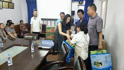 浓情端午 传递爱心